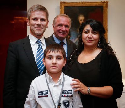 Kanzleramtsminister Josef Ostermayer am 13. Februar 2014 bei einem Empfang zu Ehren der &ouml;sterreichischen Filmemacher bei der Berlinale 2014 in der &Ouml;sterreichischen Botschaft in Berlin. Im Bild Josef Ostermayer, Ramasan Minkailov, Ralph Scheide, Sudabeh Mortezai (v.l.n.r.).
