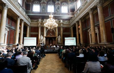 Am 26. M&auml;rz 2014 er&ouml;ffnete Kanzleramtsminister Josef Ostermayer die Bundes-PersonalleiterInnen-Tagung in der Universit&auml;t Wien.