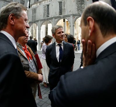 Am 3. Mai 2014 &uuml;berreichte Kunst- und Kulturminister Josef Ostermayer die Ehrenmitgliedschaft der Wiener Staatsoper an den Kammers&auml;nger Alfred &Scaron;ramek.