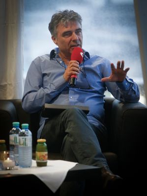 Am 7. Mai 2014 nahm Kunst- und Kulturminister Josef Ostermayer am 2. Casinos Austria Kultur Talk &bdquo;F&uuml;r die Kunst zu leben, von der Kunst zu leben&ldquo; im Justizcafe teil. Im Bild Andy Baum, Musiker.