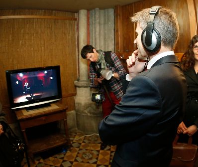 Am 15. Mai 2014 besuchte Kunst- und Kulturminister Josef Ostermayer (im Bild) gemeinsam mit Kardinal Christoph Sch&ouml;nborn die Ausstellung "Leiblichkeit &amp; Sexualit&auml;t" in der Votivkirche.
