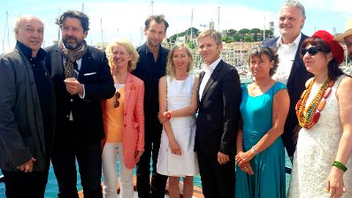 Am 16. Mai 2014 besuchte Bundesminister Josef Ostermayer die Weltpremiere des &Ouml;sterreichischen Filmes &bdquo;Amour Fou&ldquo; bei den Filmfestspielen in Cannes. Im Bild Josef Ostermayer (4.v.r.) mit dem Filmteam von &bdquo;Amour Fou&ldquo;.