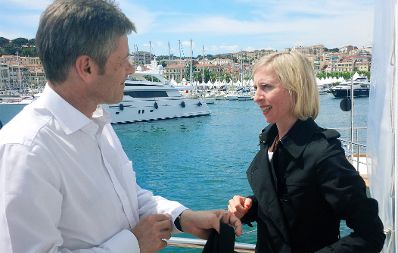 Am 16. Mai 2014 besuchte Bundesminister Josef Ostermayer die Weltpremiere des &Ouml;sterreichischen Filmes &bdquo;Amour Fou&ldquo; bei den Filmfestspielen in Cannes. Im Bild Josef Ostermayer (l.) mit der Filmregisseurin Jessica Hausner (r.).