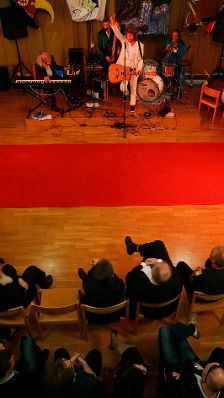 Am 30. Mai 2014 fand in K&auml;rnten die Bundesl&auml;ndertour mit Bundesminister Josef Ostermayer und Justizminister Wolfgang Brandstetter statt. Im Bild Fuzzman &amp; The Singing Rebels mit S&auml;nger, Herwig Zamernik.