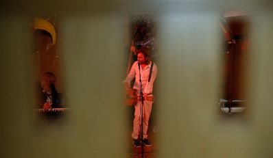 Am 30. Mai 2014 fand in K&auml;rnten die Bundesl&auml;ndertour mit Bundesminister Josef Ostermayer und Justizminister Wolfgang Brandstetter statt. Im Bild Fuzzman &amp; The Singing Rebels-S&auml;nger, Herwig Zamernik.