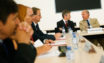 Am 13. Juni 2014 gab Bundesminister Josef Ostermayer (l.) gemeinsam mit Finanzstaatssekret&auml;r Jochen Danninger eine Pressekonferen zum Thema &quot;Aufgabenreform - und Deregulierungskommission&quot; im Finanzministerium.