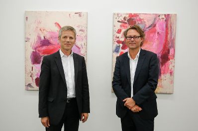 Am 27. August 2014 besuchte Kunst- und Kulturminister Josef Ostermayer (l.) die Kunsthalle Krems. Im Bild mit dem Direktor der Kunsthalle Krems, Hans-Peter Wipplinger (r.).