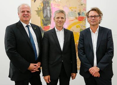 Am 27. August 2014 besuchte Kunst- und Kulturminister Josef Ostermayer (m.) die Kunsthalle Krems. Im Bild mit dem Direktor der Kunsthalle Krems, Hans-Peter Wipplinger (r.) und Reinhard Resch, dem B&uuml;rgermeister der Stadt Krems (l.).