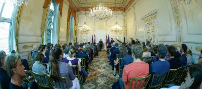 Am 10. September 2014 verlieh Kunst- und Kulturminister Josef Ostermayer die "outstanding artist awards 2014".