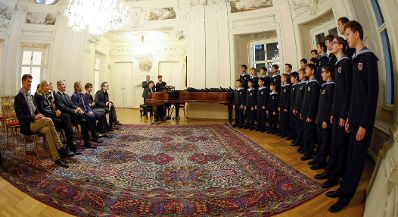 Am 12. September 2014 besuchte Kunst- und Kulturminister Josef Ostermayer die Wiener S&auml;ngerknaben.