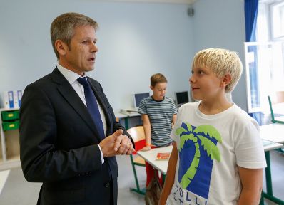 Am 12. September 2014 besuchte Kunst- und Kulturminister Josef Ostermayer (l.) die Wiener S&auml;ngerknaben.