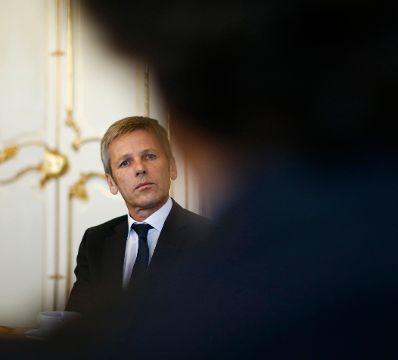 Am 12. September 2014 besuchte Kunst- und Kulturminister Josef Ostermayer (im Bild) die Wiener S&auml;ngerknaben.