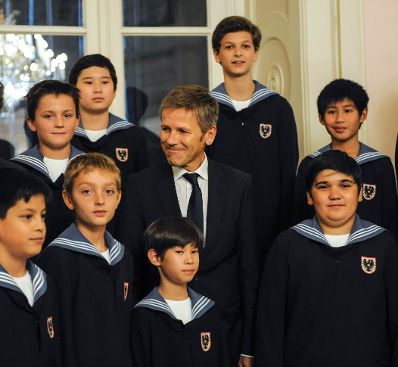 Am 12. September 2014 besuchte Kunst- und Kulturminister Josef Ostermayer (m.) die Wiener S&auml;ngerknaben.