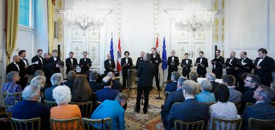 Am 16. September 2014 &uuml;berreichte Kunst- und Kulturminister Josef Ostermayer die Urkunde, mit der Gesangssolistin Bernarda Fink der Berufstitel Kammers&auml;ngerin verliehen wurde.