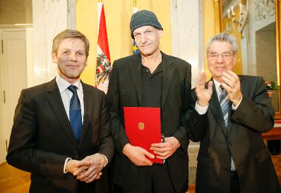 Am 20. J&auml;nner 2015 fand die &Uuml;berreichung des &Ouml;sterreichischen Kunstpreises 2014 mit Kunst -und Kulturminister Josef Ostermayer und Bundespr&auml;sident Heinz Fischer in der Pr&auml;sidentschaftskanzlei statt. Im Bild der Preistr&auml;ger in der Kategorie Musik, Wolfgang Mitterer.
