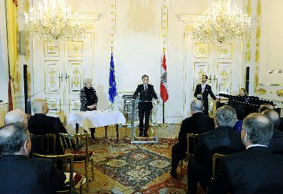 Am 27. J&auml;nner 2015 bestellte der Bundeskanzler Vertreterinnen und Vertreter der Wirtschaft zu Mitgliedern der bei der Bundesanstalt "Statistik &Ouml;sterreich" eingerichteten Wirtschaftskurie. Damit haben sie das Recht, die Bezeichnung "Kommerzialrat f&uuml;r die Statistik" zu f&uuml;hren. Im Bild Bundesminister Josef Ostermayer.