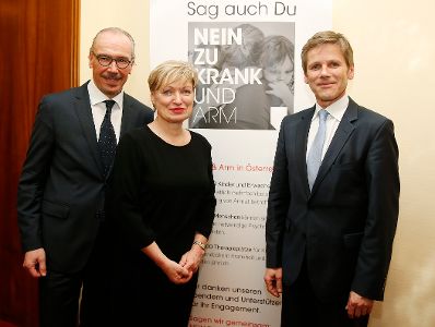 Am 5. Februar 2015 besuchte Kunst- und Kulturminister Josef Ostermayer (r.) die Vorpremiere des St&uuml;cks "Das Konzert" von Hermann Bahr im Akademietheater. Im Bild mit Karin Bergmann (m.) und Siegfried Meryn (l.) .
