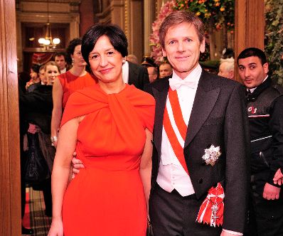Am 12. Februar 2015 besuchte Kanzleramtsminister Josef Ostermayer den Wiener Opernball. Im Bild mit Ehefrau Manuela.