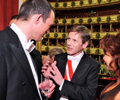 Am 12. Februar 2015 besuchte Kanzleramtsminister Josef Ostermayer (r.) den Wiener Opernball.