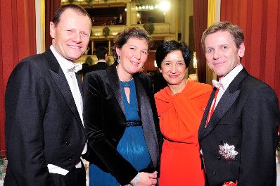Am 12. Februar 2015 besuchte Kanzleramtsminister Josef Ostermayer (r.) den Wiener Opernball.