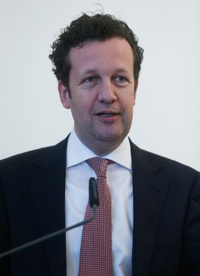 Am 4. M&auml;rz 2015 fand im Bundeskanzleramt die Staatspreisverleihung f&uuml;r die 'sch&ouml;nsten b&uuml;cher &ouml;sterreichs' statt. Im Bild der Pr&auml;sident des Hauptverbandes des &Ouml;sterreichischen Buchhandels, Benedikt F&ouml;ger.