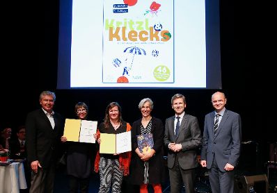 Am 18. Mai 2015 fand im Kultur- und Kongresszentrum in Eisenstadt die Verleihung des &Ouml;sterreichischen Kinder- und Jugendbuchpreises statt. Im Bild (v.r.n.l.) Landeschulratspr&auml;sident Heinz Josef Zitz, Kunst- und Kulturminister Josef Ostermayer, Renate Habinger, Cornelia Hladej, Verena Ballhaus und Landtagspr&auml;sident Gerhard Steier.