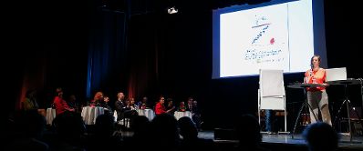 Am 18. Mai 2015 fand im Kultur- und Kongresszentrum in Eisenstadt die Verleihung des &Ouml;sterreichischen Kinder- und Jugendbuchpreises statt. Im Bild Sarah Michaela Orlovsk&yacute;.