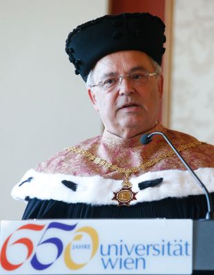 Am 11. Juni 2015 sprach Kunst- und Kulturminister Josef Ostermayer bei der Verleihung der Ehrendoktorw&uuml;rde an Ruth Kl&uuml;ger. Im Bild Heinz Engl.