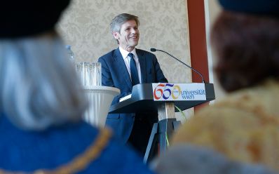 Am 11. Juni 2015 sprach Kunst- und Kulturminister Josef Ostermayer (im Bild) bei der Verleihung der Ehrendoktorw&uuml;rde an Ruth Kl&uuml;ger.