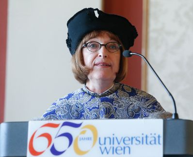 Am 11. Juni 2015 sprach Kunst- und Kulturminister Josef Ostermayer bei der Verleihung der Ehrendoktorw&uuml;rde an Ruth Kl&uuml;ger. Im Bild Konstanze Fliedl.