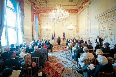 Am 3. September 2015 &uuml;berreichte Kunst- und Kulturminister Josef Ostermayer das &Ouml;sterreichische Ehrenkreuz f&uuml;r Wissenschaft und Kunst an Stefan Wurst.