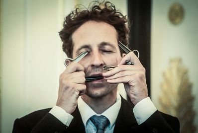 Am 3. September 2015 &uuml;berreichte Kunst- und Kulturminister Josef Ostermayer das &Ouml;sterreichische Ehrenkreuz f&uuml;r Wissenschaft und Kunst an Stefan Wurst.