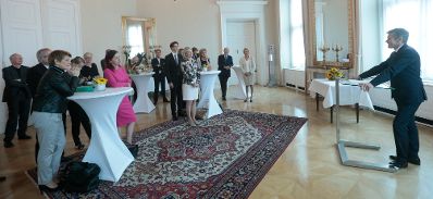 Am 9. September 2015 &uuml;berreichte Kunst- und Kulturminister Josef Ostermayer die Urkunde mit der Barbara Neubauer der Berufstitel Professorin verliehen wurde.