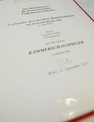 Am 15. September 2015 &uuml;berreichte Kunst- und Kulturminister Josef Ostermayer die Urkunde, mit der Schauspieler Joseph Lorenz der Berufstitel Kammerschauspieler verliehen wurde.