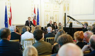 Am 15. September 2015 &uuml;berreichte Kunst- und Kulturminister Josef Ostermayer die Urkunde, mit der Schauspieler Joseph Lorenz der Berufstitel Kammerschauspieler verliehen wurde.