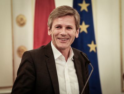 Am 2. Oktober 2015 verlieh Kunst- und Kulturminister Josef Ostermayer (im Bild) die "outstanding artist awards 2015".