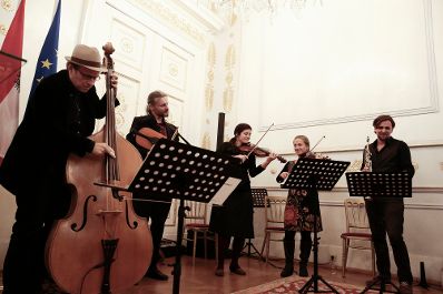 Am 2. Oktober 2015 verlieh Kunst- und Kulturminister Josef Ostermayer die "outstanding artist awards 2015".