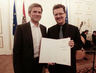 Am 2. Oktober 2015 verlieh Kunst- und Kulturminister Josef Ostermayer die "outstanding artist awards 2015". Im Bild mit Pier Damiano Peretti (r.), Preistr&auml;ger in der Kategorie Musik.
