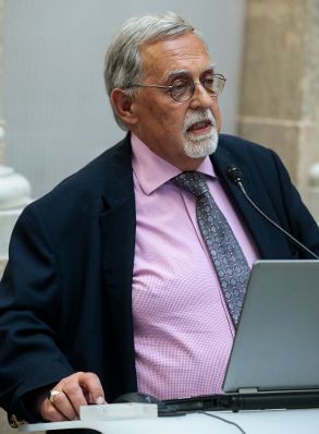 Am 5. Oktober 2015 fand eine &ouml;ffentliche Sitzung der Bioethikkommission mit dem Thema &bdquo;Medizin und &Ouml;konomie &ndash; ein Tabu?&ldquo; statt. Im Bild Peter Ferenci, Universit&auml;tsklinik f&uuml;r Innere Medizin.