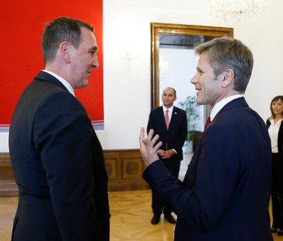 Am 10. September 2015 empfing Kunst- und Kulturminister Josef Ostermayer (r.) den georgischen Kulturminister Mikheil Giorgadze (l.) zu einem Arbeitsgespr&auml;ch im Palais Dietrichstein.