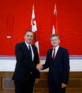 Am 10. September 2015 empfing Kunst- und Kulturminister Josef Ostermayer (r.) den georgischen Kulturminister Mikheil Giorgadze (l.) zu einem Arbeitsgespr&auml;ch im Palais Dietrichstein.