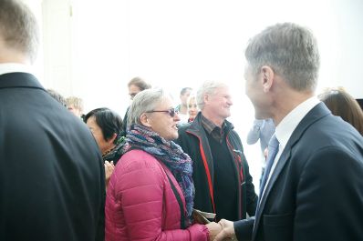 Am 26. Oktober 2015 empfing Kanzleramtsminister Josef Ostermayer im Rahmen des Nationalfeiertages Besucherinnen und Besucher im Bundeskanzleramt.