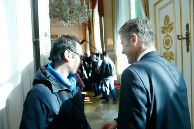 Am 26. Oktober 2015 empfing Kanzleramtsminister Josef Ostermayer im Rahmen des Nationalfeiertages Besucherinnen und Besucher im Bundeskanzleramt.