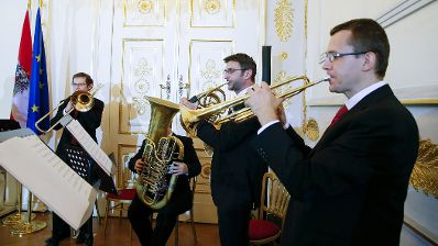 Am 30. Oktober 2015 &uuml;berreichte Kunst- und Kulturminister Josef Ostermayer das &ouml;sterreichische Ehrenkreuz f&uuml;r Wissenschaft und Kunst an Rainer Schubert.