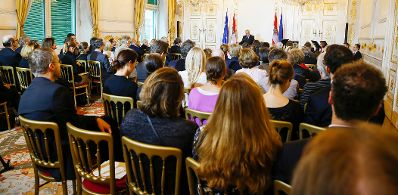 Am 30. Oktober 2015 &uuml;berreichte Kunst- und Kulturminister Josef Ostermayer das &ouml;sterreichische Ehrenkreuz f&uuml;r Wissenschaft und Kunst an Rainer Schubert.