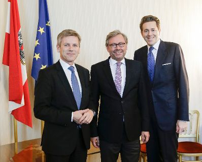 Am 10. November 2015 empfing Kunst- und Kulturminister Josef Ostermayer (l.) Vertreter der Filmindustrie im Bundeskanzleramt. Im Bild mit Staatssekret&auml;r Harald Mahrer (r.) und dem ORF-Generaldirektor Alexander Wrabetz (m.).