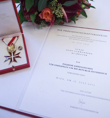 Am 17. November 2015 &uuml;berreichte Kunst- und Kulturminister Josef Ostermayer das Goldene Ehrenzeichen f&uuml;r Verdienste um die Republik &Ouml;sterreich an Gero Schwanberg.