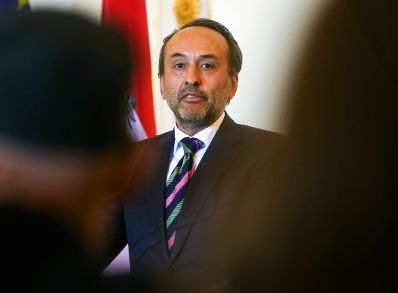 Am 17. November 2015 &uuml;berreichte Kunst- und Kulturminister Josef Ostermayer das Goldene Ehrenzeichen f&uuml;r Verdienste um die Republik &Ouml;sterreich an Gero Schwanberg. Im Bild Christoph H&ouml;lz bei seiner Laudatio.