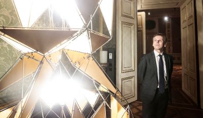 Am 20. November 2015 er&ouml;ffnete Kunst- und Kulturminister Josef Ostermayer (im Bild) die Ausstellung &quot;Olafur Eliasson: Baroque Baroque&quot; im Winterpalais.