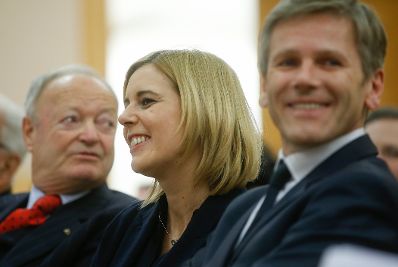 Am 24. November 2015 hielten Kunst -und Kulturminister Josef Ostermayer (r.) und Staatssekr&auml;terin Sonja Ste&szlig;l (m.) Gru&szlig;worte bei der Buchpr&auml;sentation &quot;Der Zukuntsfonds &Ouml;sterreich - Entstehung, Entwicklung und Bedeutung&quot; in der Diplomatischen Akademie Wien. Im Bild mit dem Pr&auml;sidenten des &Ouml;sterreichischen Seniorenrates Andreas Kohl (l.).